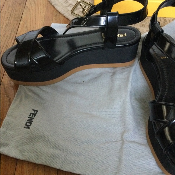 Fendi Hydra patent sandal - Picture 2 of 12